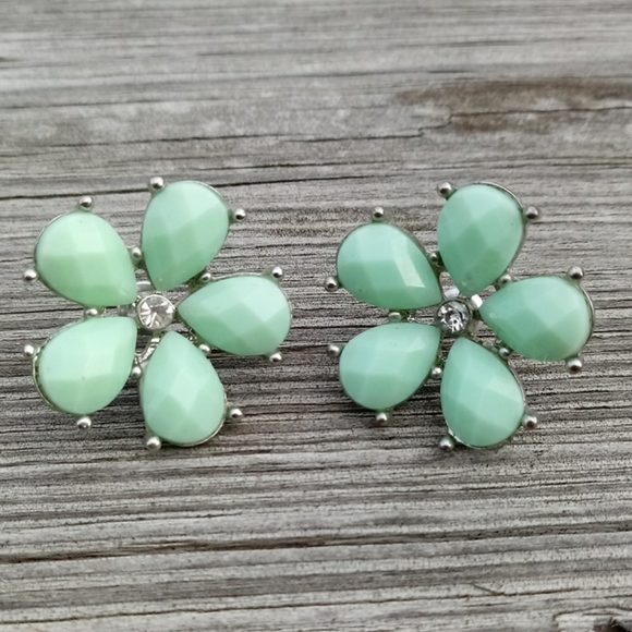 💥 CLOSET CLOSING SALE 💥 Diamond cut Earrings-NO COUNTER OFFERS!! - Picture 2 of 6